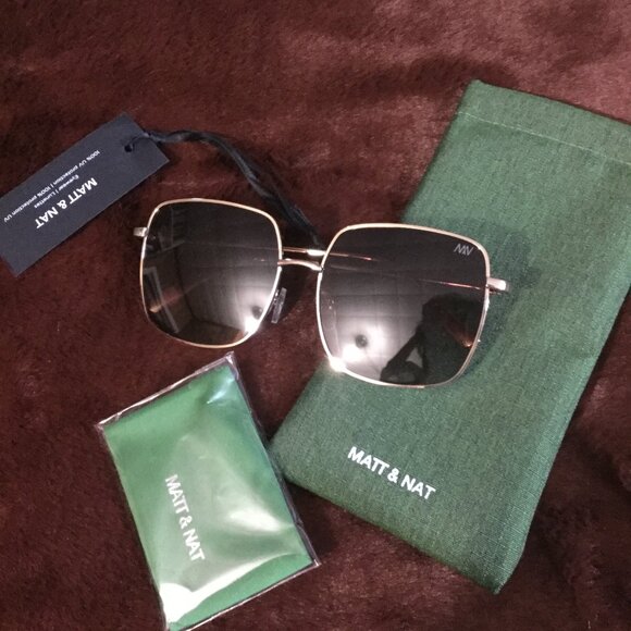 NWT Matt & Nat sunglasses comes with cleaning cloth and eyeglass case in box - Picture 1 of 5